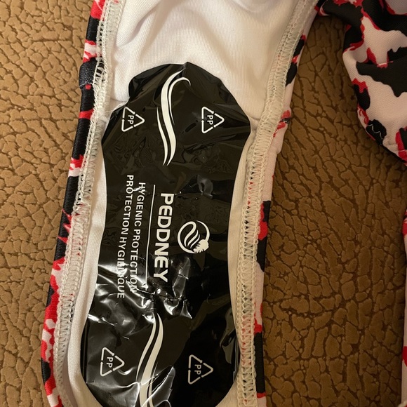 Peddney Women’s Leopard One Piece Swimsuit- M - Picture 4 of 6